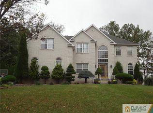 6 Red Oak Ct, Monroe Township, NJ 08831