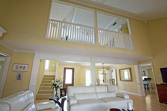 1st image of 215 High Brook Dr