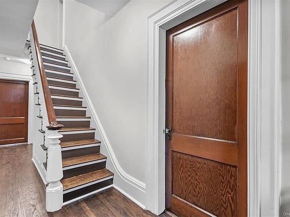 4th image of 18 N Washington St #1R