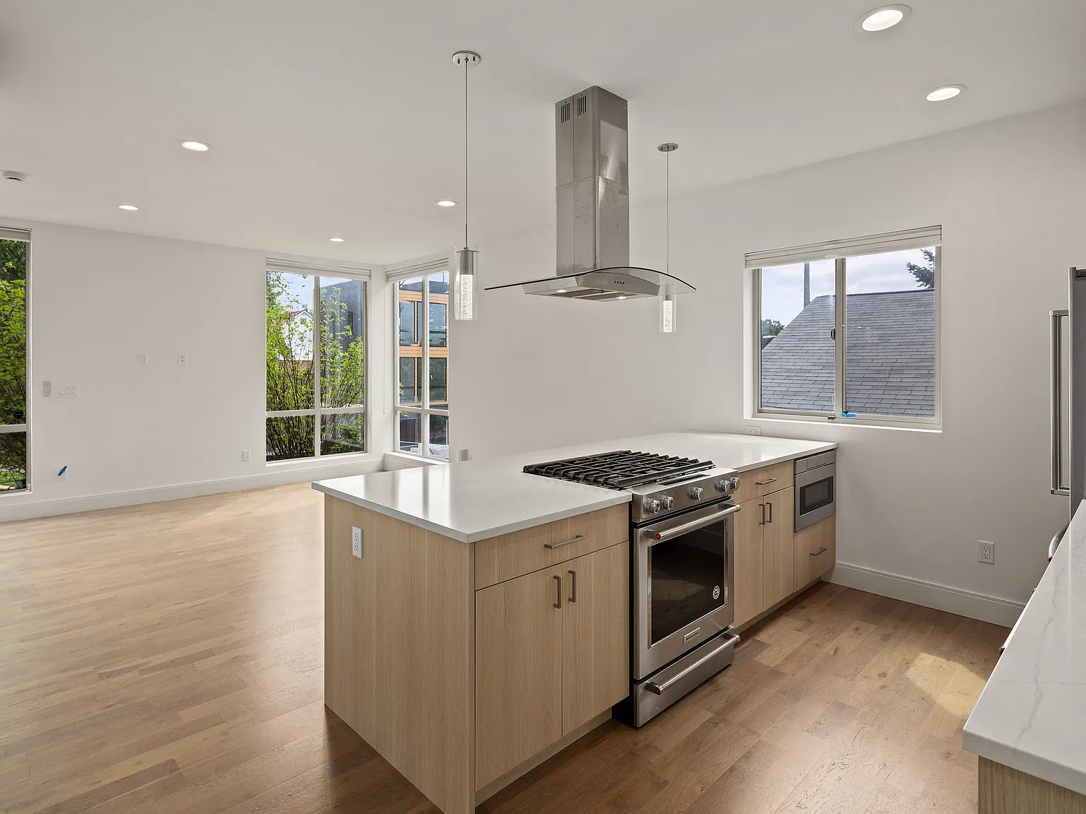 Queen Anne TH — Photo 1