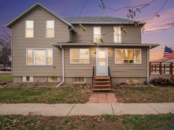 117 E 1st Ave, Lennox, SD 57039