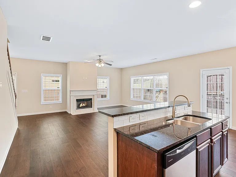 5529 Chatham Cir — Photo 8