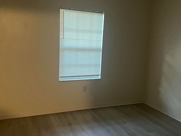 5th image of 820 SW 9th St APT 1-8