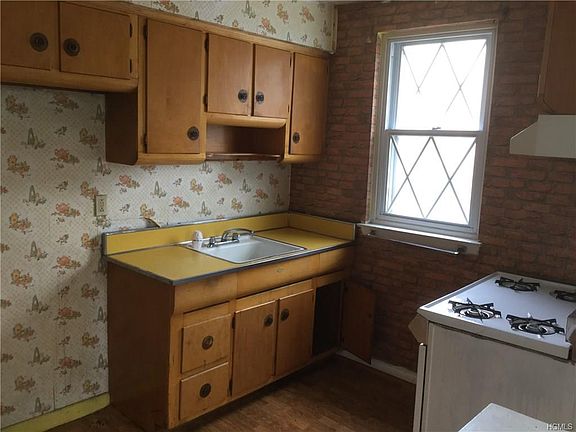 3rd image of 276 Swinton Ave