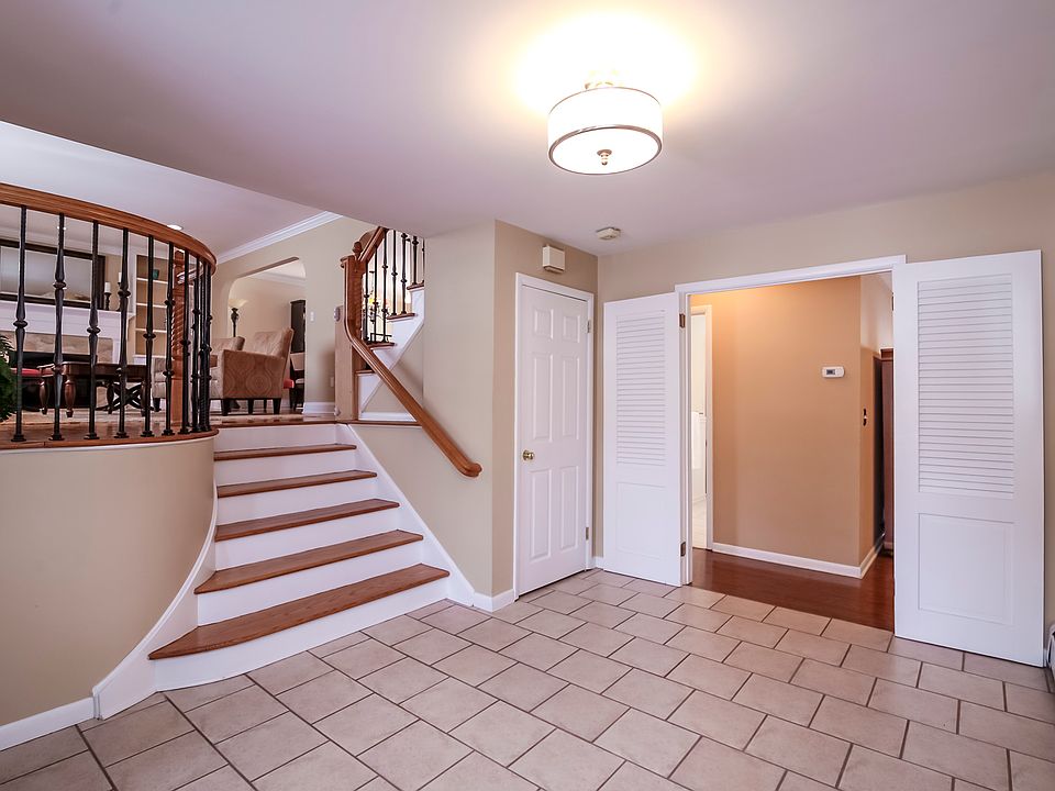 1st image of 10 Sylvan Way