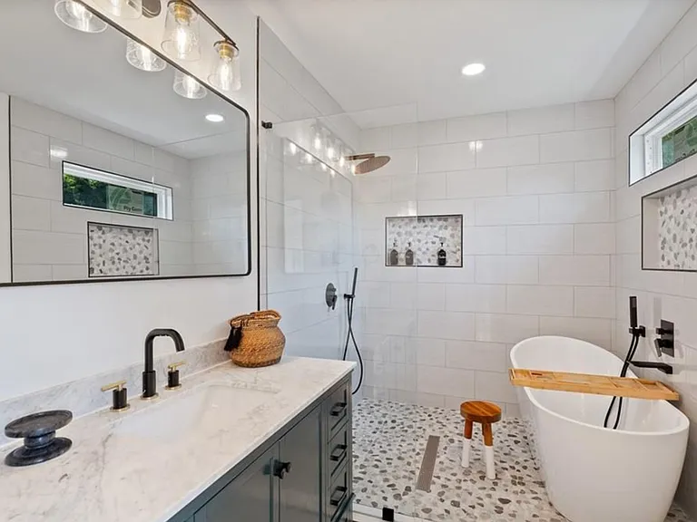 2352 Herring Rd SW — Photo 17