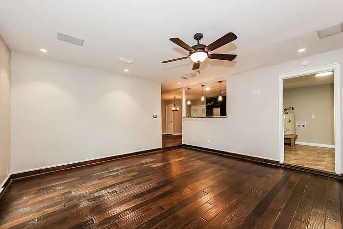 224 NE Michael Dr — Photo 2