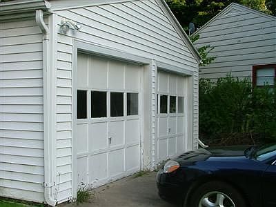 2124 Gull--garage