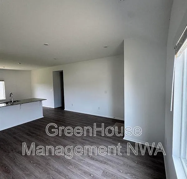 2637 E Gila Way — Photo 4