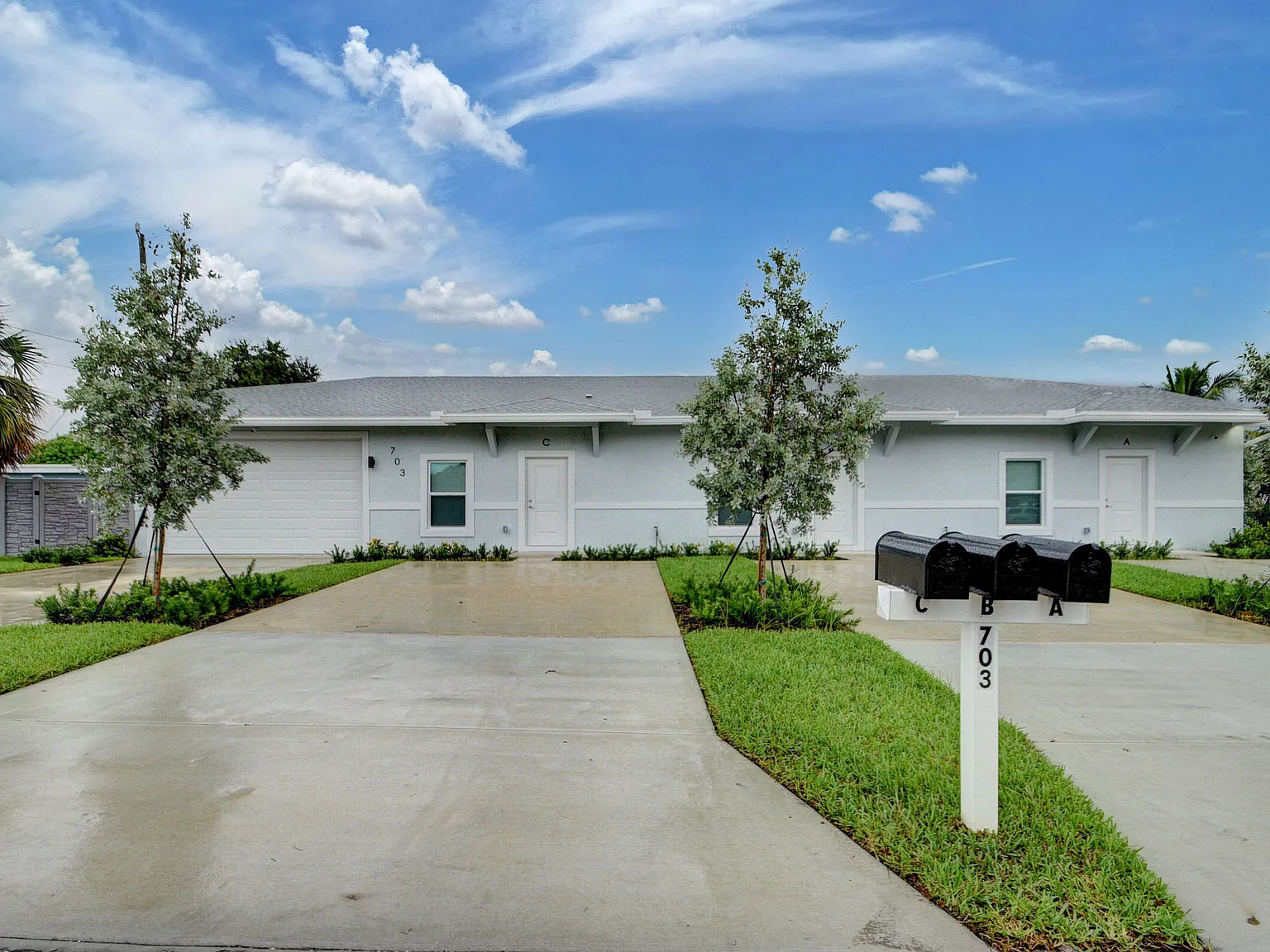 2 bed, 2.0 bath, 935 sqft, $2,495 — Photo 2