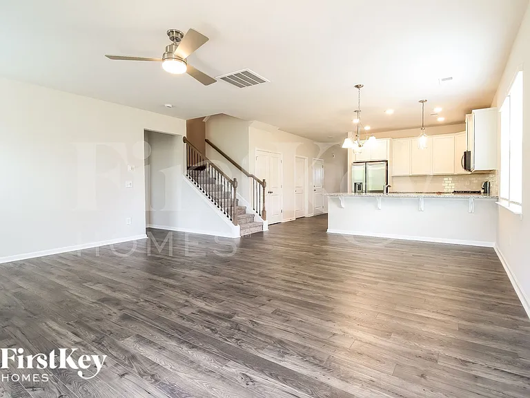 905 Birchcrest Way — Photo 3