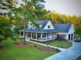 90 Shell Dr, Elizabethtown, NC 28337