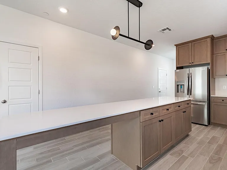2834 E Tamarind Dr — Photo 21