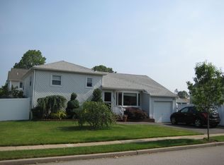3531 Ladonia St, Seaford, NY 11783