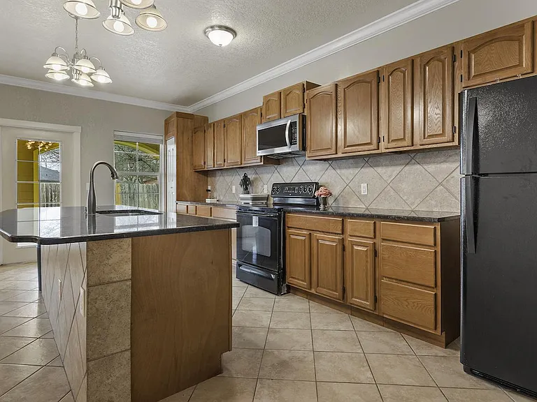 7559 Glen Mont Dr — Photo 16