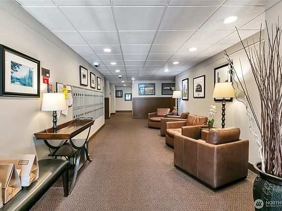 3rd image of 909 N I Street #205