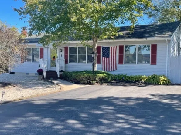 1 Puffin Ct, Forked River, NJ 08731