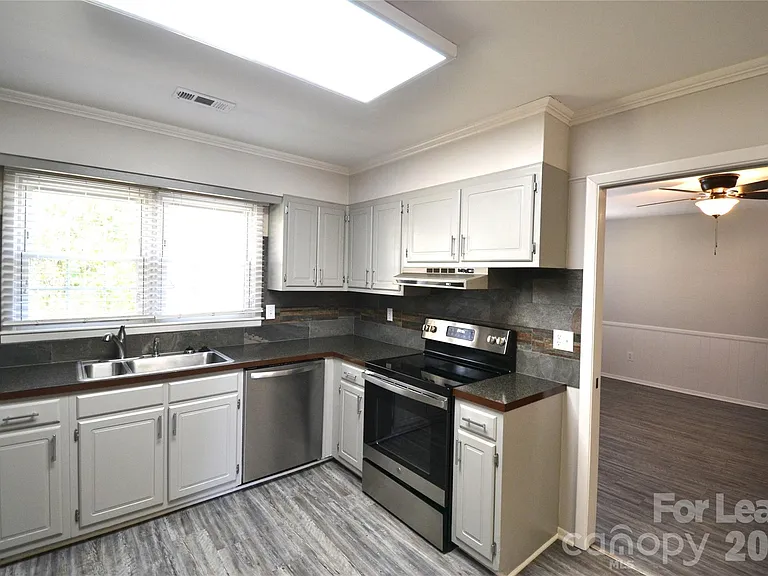 100 Old Farm Ct — Photo 6
