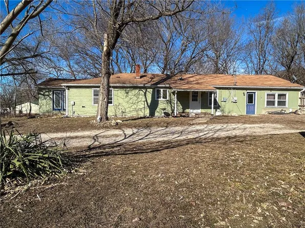 421 S 1st St, Mound City, KS 66056