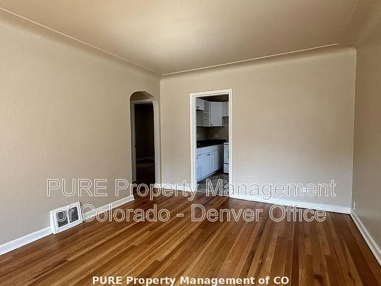 772 N Forest St — Photo 3
