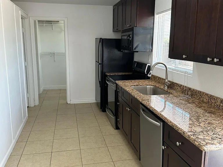 2939 E Campo Bello Dr — Photo 3