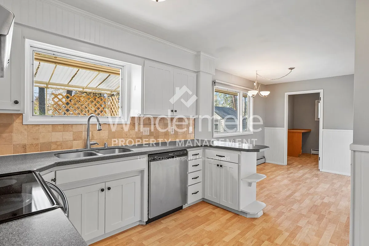 Building Photo - 1706 E 38th Ave