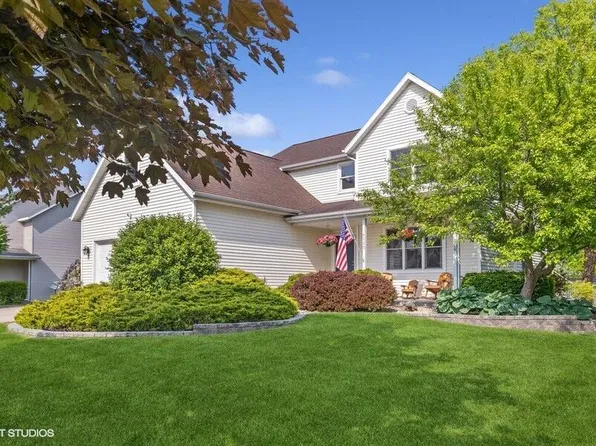 4739 Lisa Ct, Saint Joseph, MI 49085