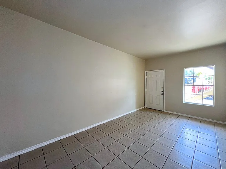 3110 Potomac Loop — Photo 9