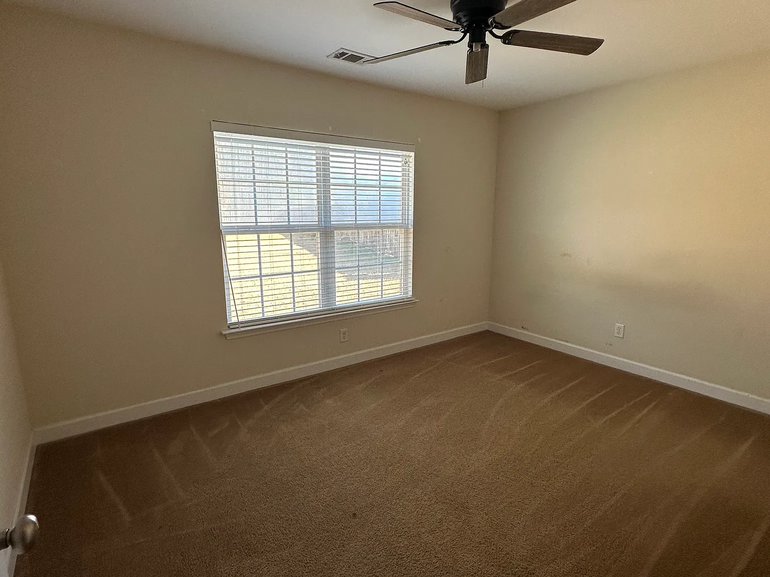 4 bed, 1690 sqft, $850 — Photo 2