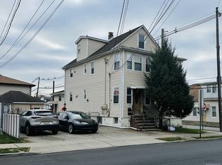 380 President St, Saddle Brook, NJ 07663