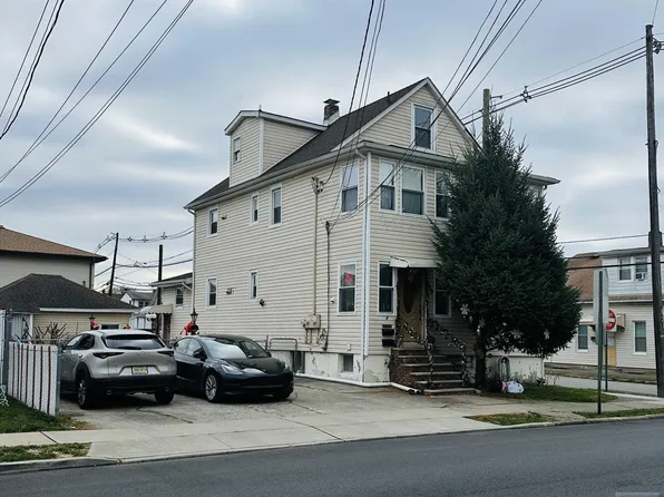 380 President St, Saddle Brook, NJ 07663