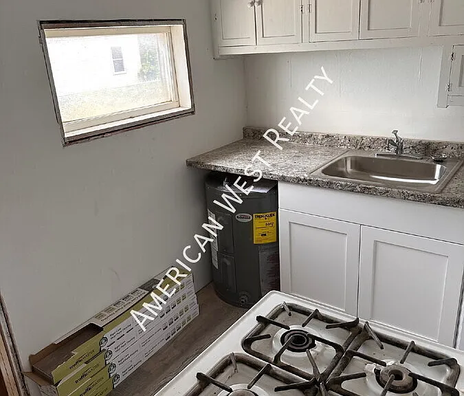 241.5 Park Ave — Photo 1