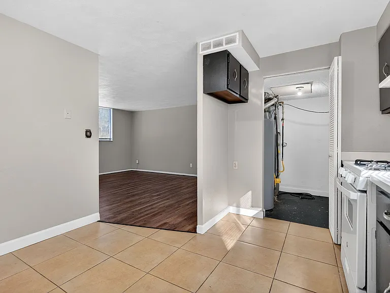 3629 N Leroy Ave — Photo 21