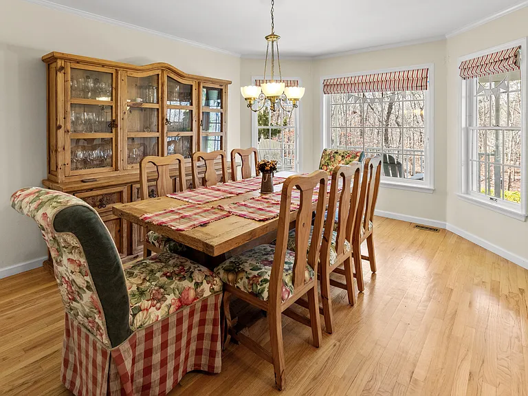 1559 Deerfield Rd — Photo 8