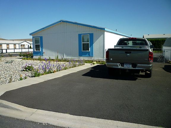 3rd image of 426 Hilltop Dr