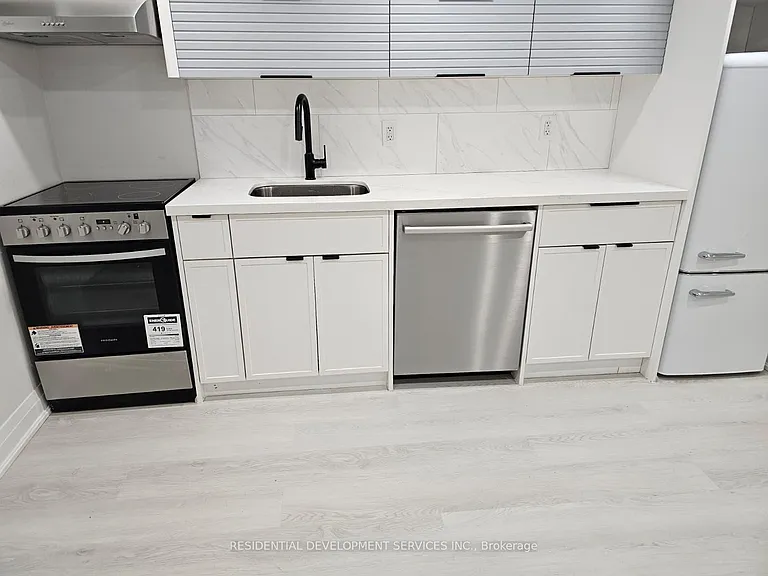 275 Euclid Ave #BASEMENT — Photo 2
