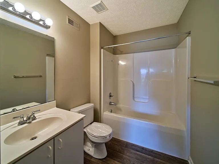 Fairway Park Apartments — Photo 20