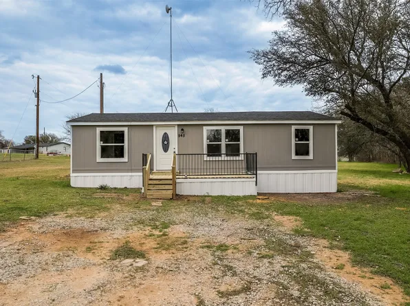 945 Walnut St, Azle, TX 76020