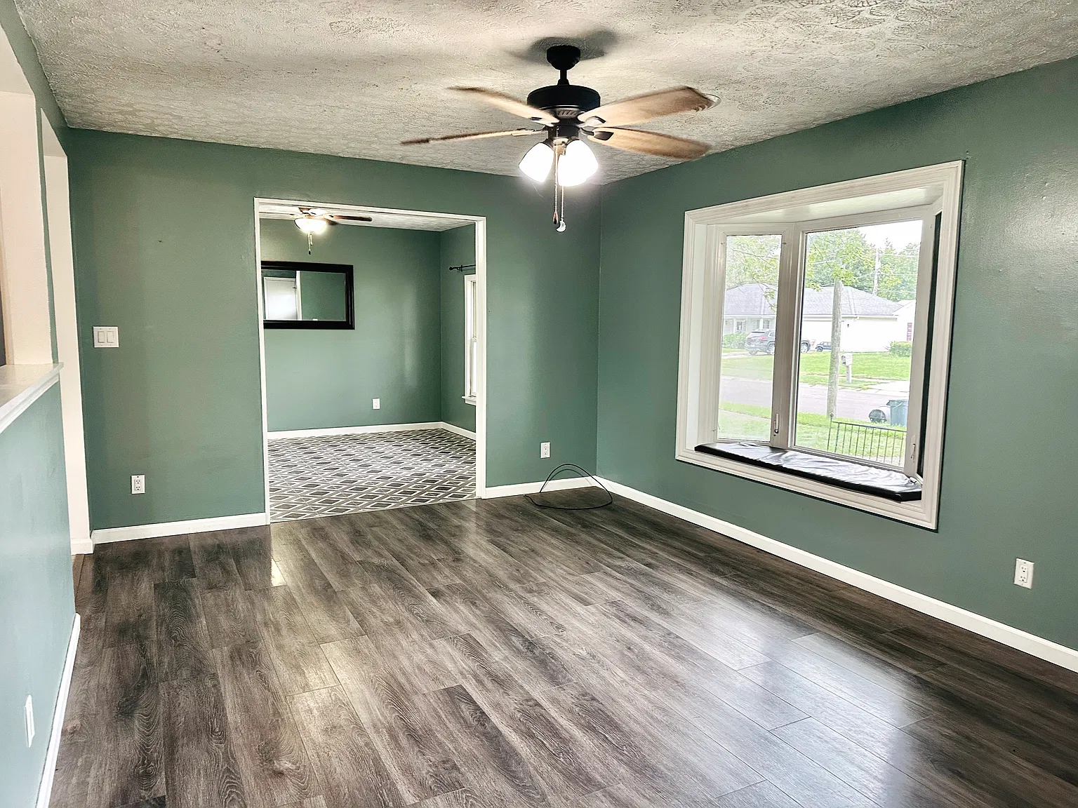 3 bed, 1.5 bath, 1352 sqft, $1,500 — Photo 4