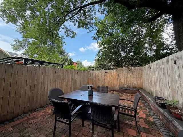 610 Sampsonia Way — Photo 17