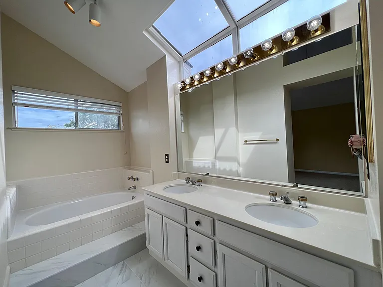 11688 Olive Spring Ct — Photo 15