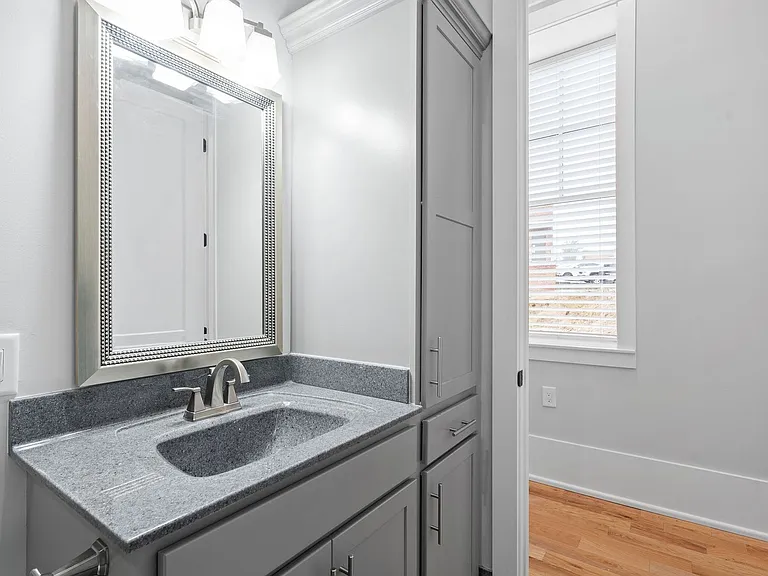 Madison St - 638 (x8) — Photo 12
