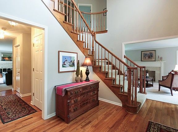 2nd image of 221 Brook Hill Ln
