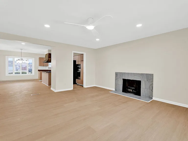 915 James K Blvd — Photo 14