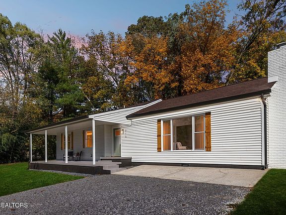 3rd image of 211 McCarroll Ln