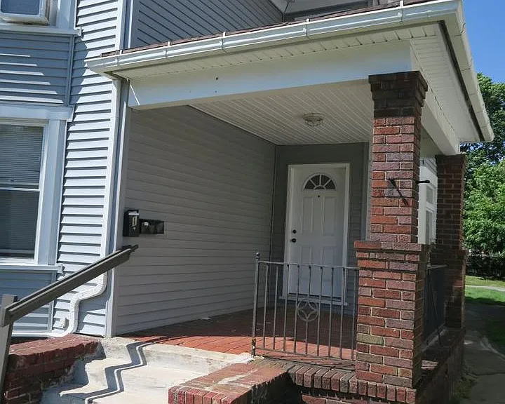 334 University Ave — Photo 2