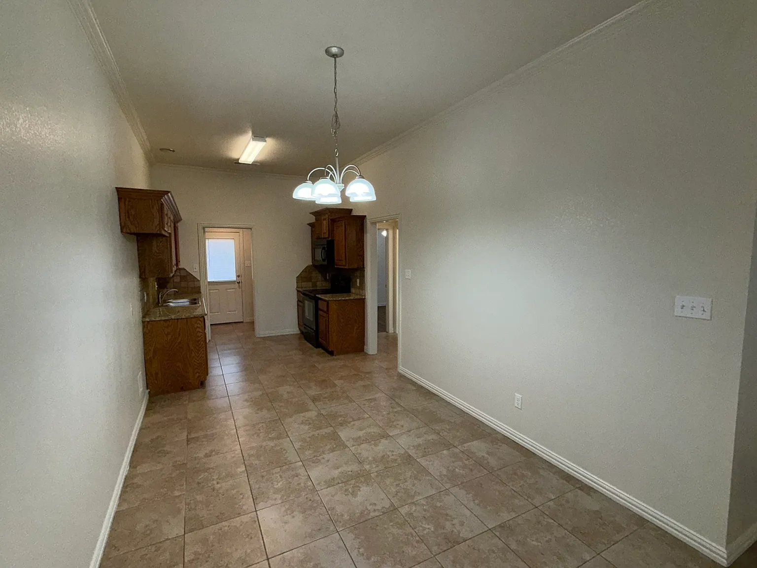 3 bed, 1200 sqft, $1,150 — Photo 4