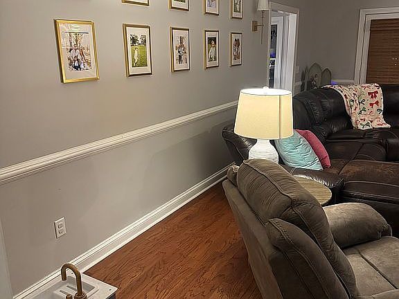 5th image of 101 Hunter Ct