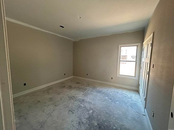 5th image of 210 & 212 W Hickory St