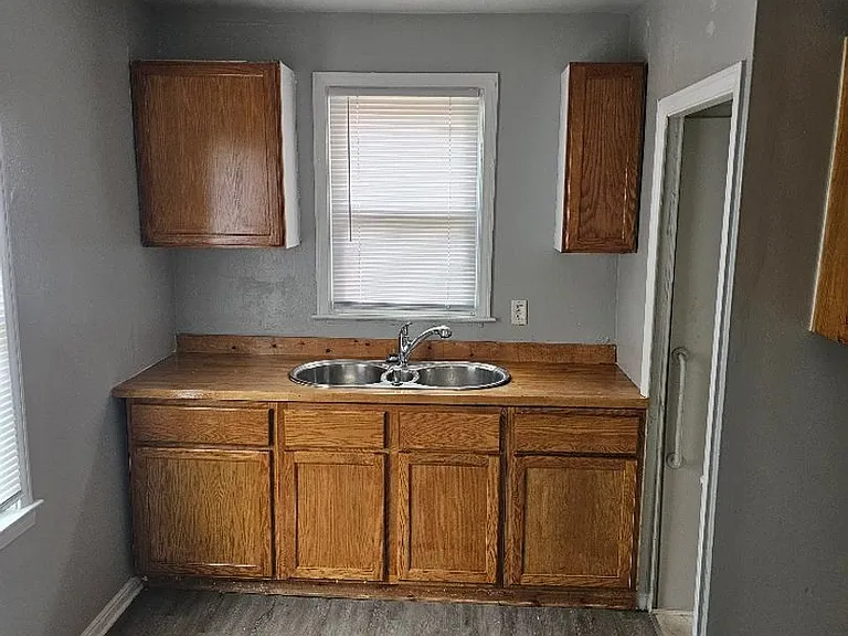 17335 Teppert St — Photo 3
